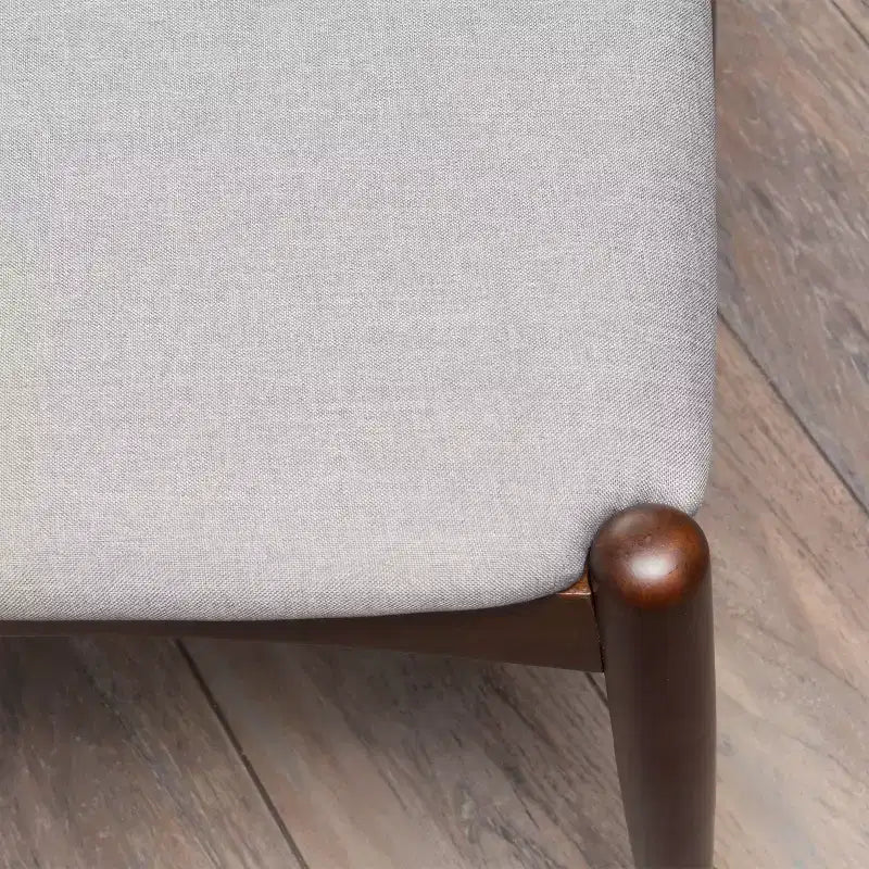 Chaises de salle à manger avec pieds évasés, structure en bois d'hévéa et assise rembourrée, chaises de cuisine modernes et confortables pour salon et appartement