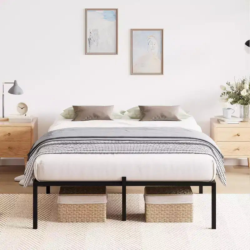 Cadre de lit double en métal, plateforme de 40,6 cm de haut, support robuste de 453,6 kg, pas besoin de sommier, espace de rangement, lattes en acier solides, noir