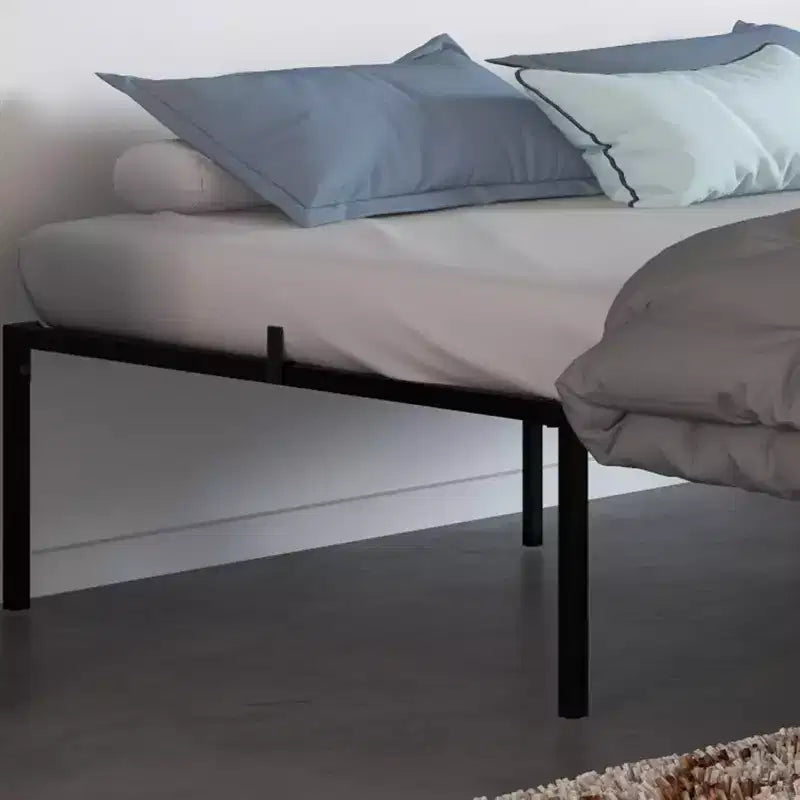Cadre de lit double en métal, plateforme de 40,6 cm de haut, support robuste de 453,6 kg, pas besoin de sommier, espace de rangement, lattes en acier solides, noir